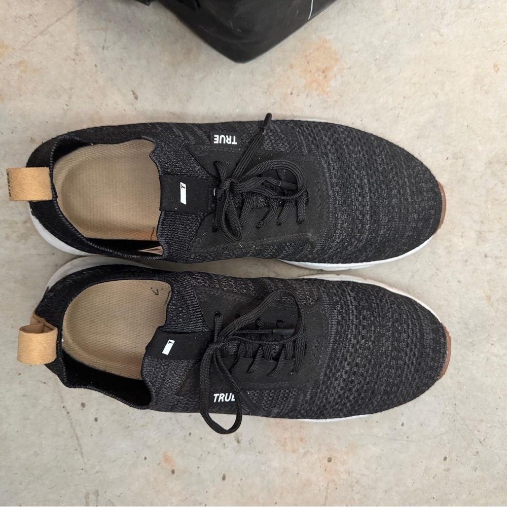 True All Day Knit Spikeless Golf Shoes